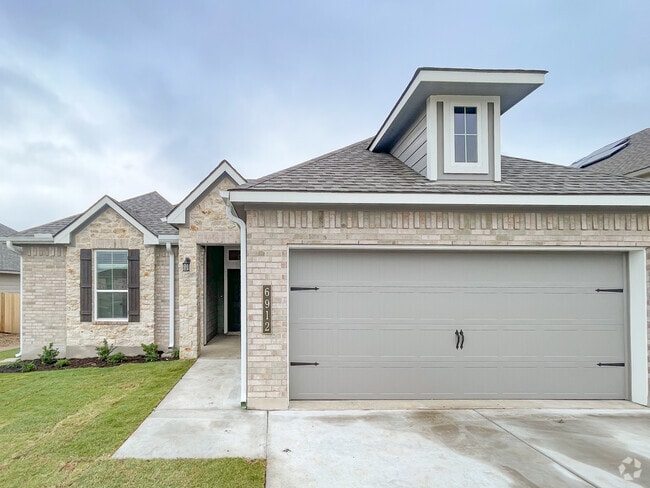 Building Photo - 6912 Llano Dr