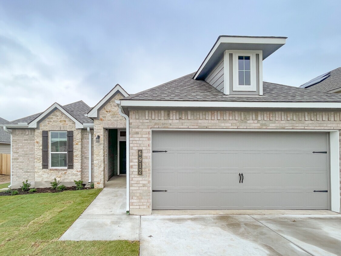 Foto principal - 6912 Llano Dr