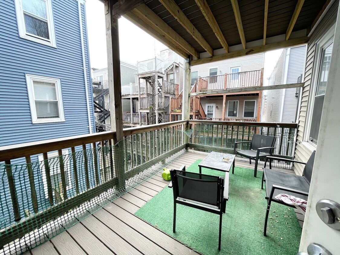 Primary Photo - 33 Rawson St