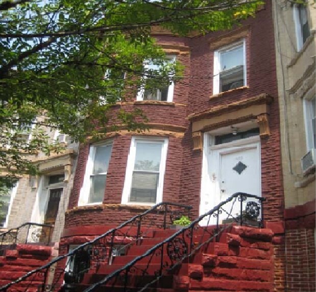 Primary Photo - 335 51st St
