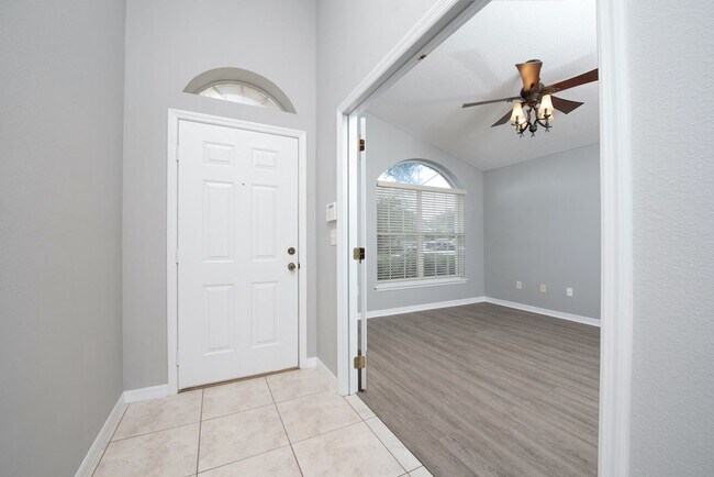 Foto del edificio - Nice 4/3 Home with 2 Bonus rooms and Great...