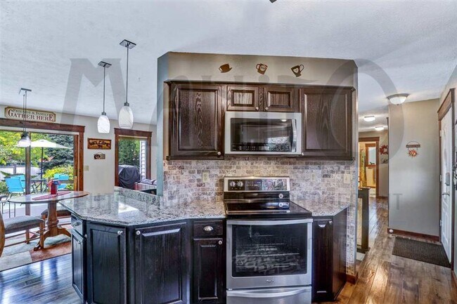 Foto del edificio - **COMING SOON** Spacious South Hill Rancher