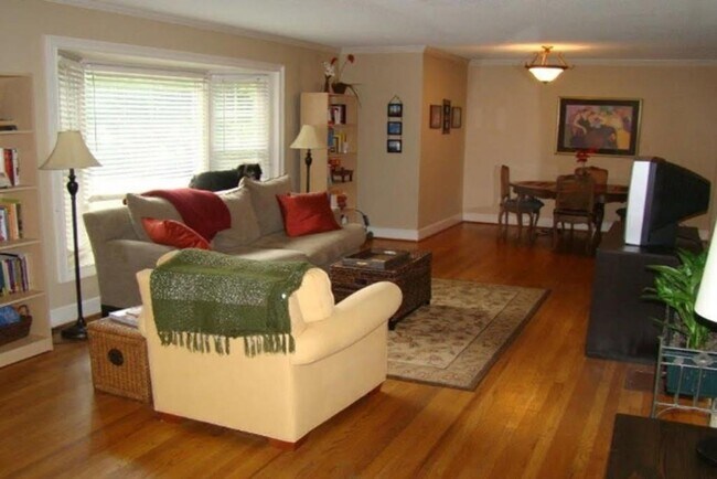 Foto del edificio - 2918 Redding Rd NE
