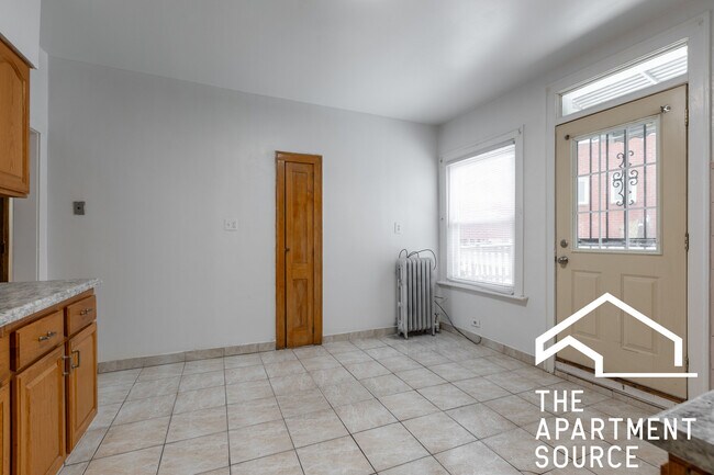 Foto del edificio - 4921 W Berteau Ave