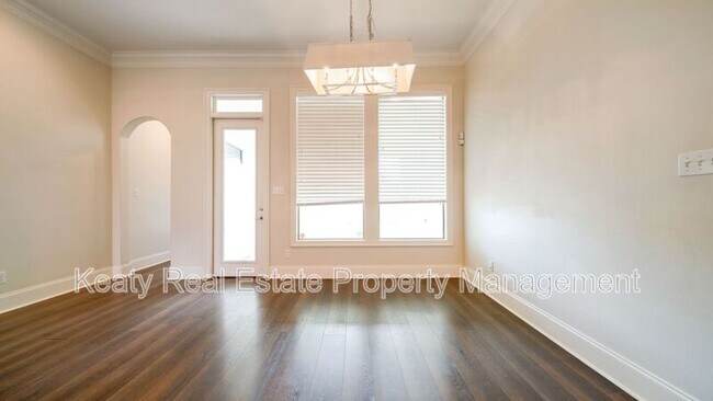 Foto del edificio - 204 Sleepy Brook Rd
