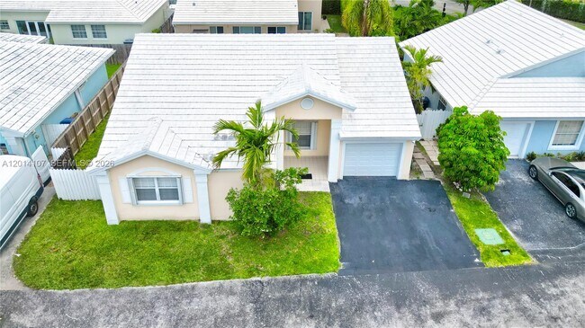 Building Photo - 6410 SW 112th Pl