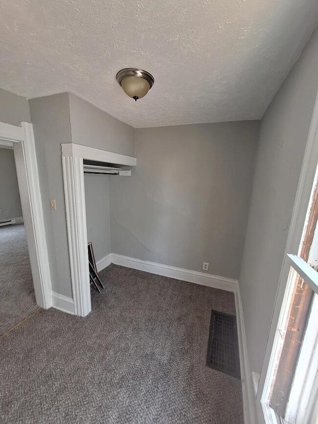 Foto del edificio - 1031 W 17th St