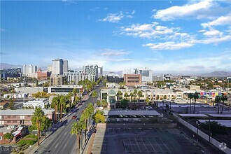 Building Photo - 900 S Las Vegas Blvd