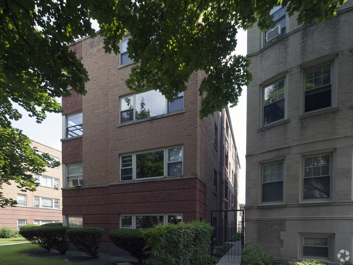 5651 N Christiana Avenue - 5651 N Christiana Ave