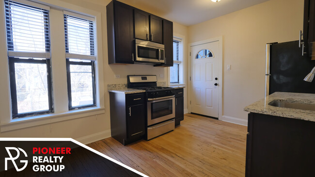 Building Photo - 4038 N Ashland Ave