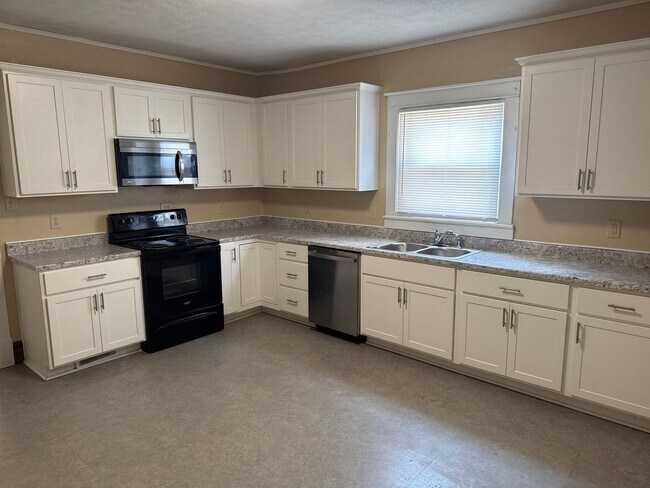 Foto del edificio - 3 Bedroom 1 Bathroom home for $895!