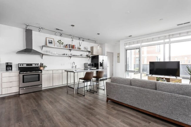 Building Photo - 747 N College Ave