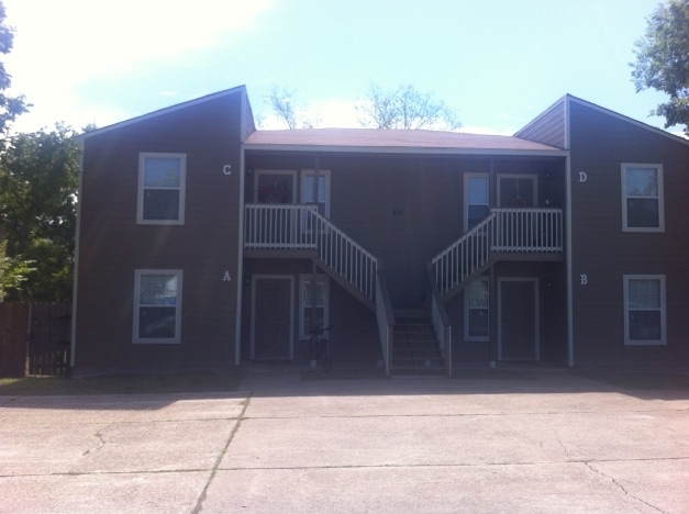 Building Photo - 310-314 Manuel Dr