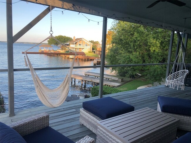 Building Photo - 45 Lakeview Village