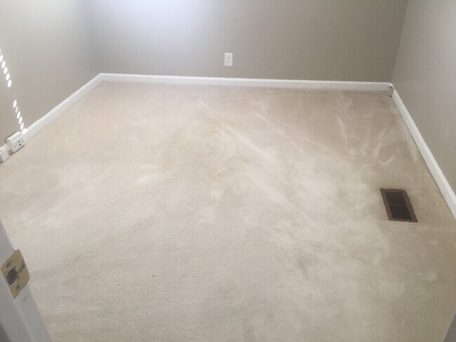Front bedroom - 1152 Sanders Rd