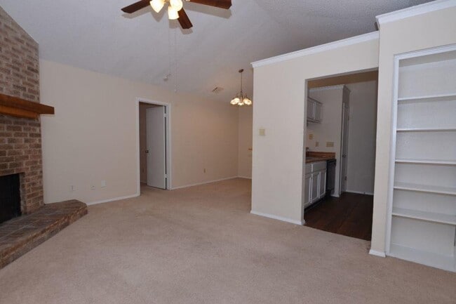 Building Photo - 12206 Alderbrook Dr