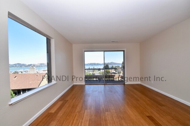 Foto del edificio - Sausalito Condo with Water Views & Private...