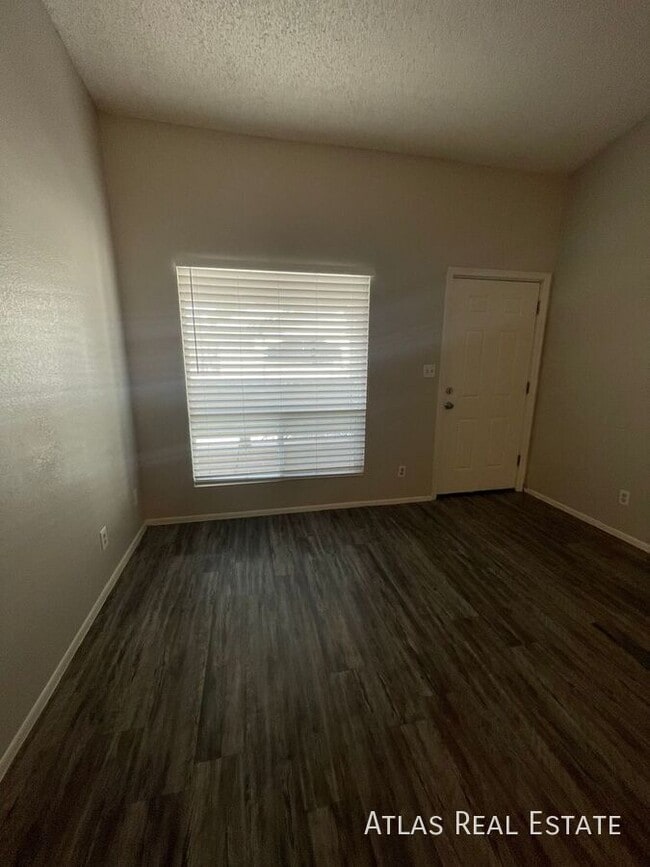 Foto del edificio - 465 W Ivyglen St