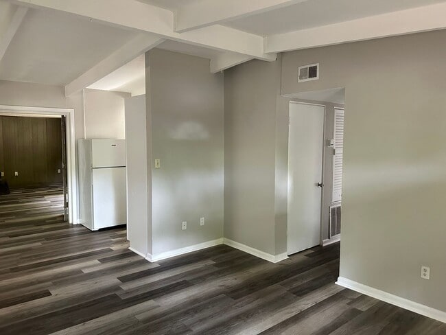 Building Photo - Remodeled Home In Highland Court