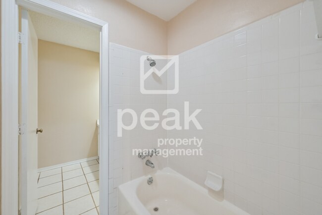 Foto del edificio - $1,549! 2/Bed1.5Bath duplex in Arlington!