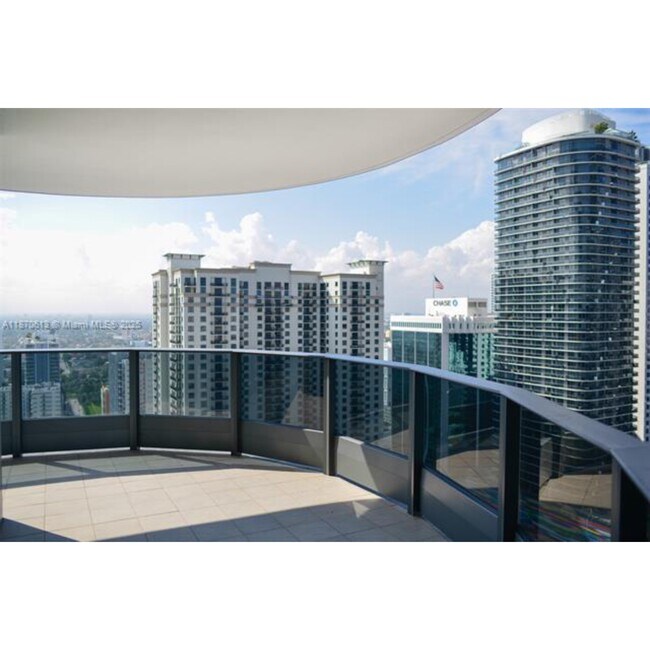 Foto del edificio - 1000 Brickell Plz