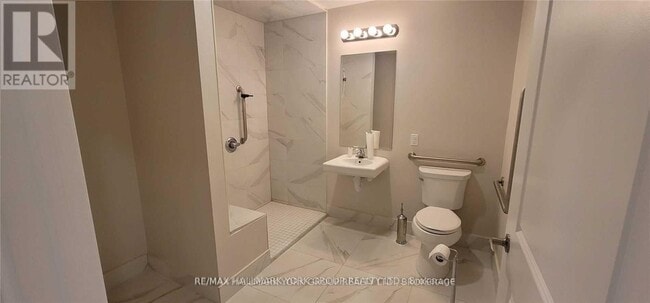 Building Photo - 32 Wellington St E