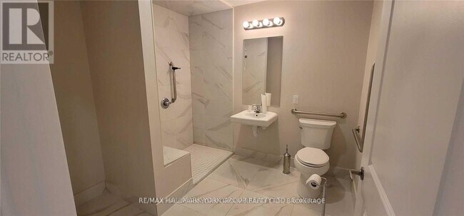 Photo du bâtiment - 32 Wellington St E