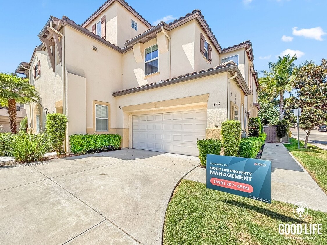Foto principal - Stunning 3BD/2.5BA Townhouse in Eastlake W...