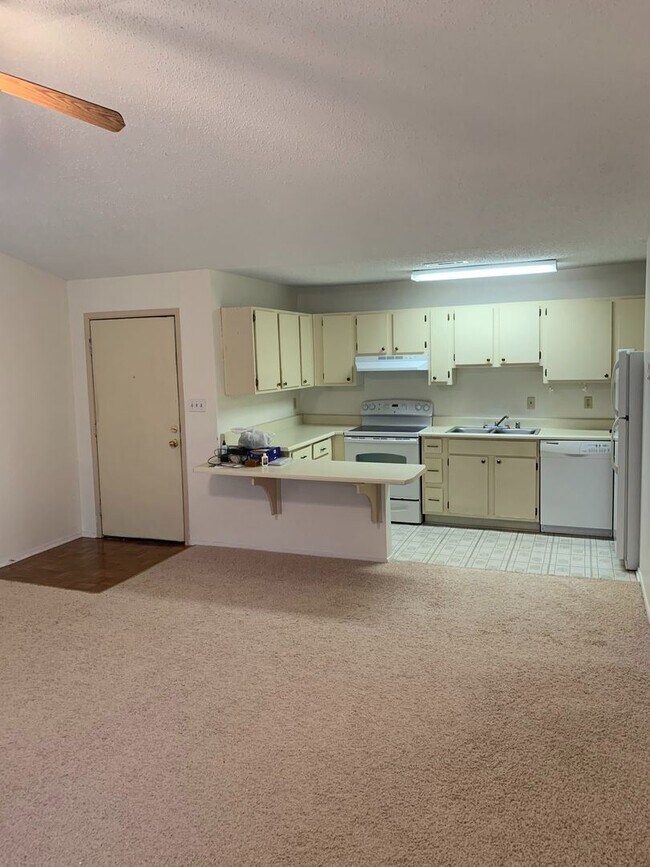 Building Photo - 6622 Willow Pointe Dr NW