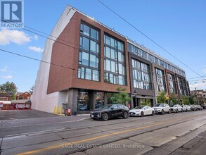 Building Photo - 899 College St