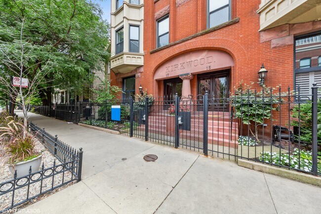 Building Photo - 15 E Division St