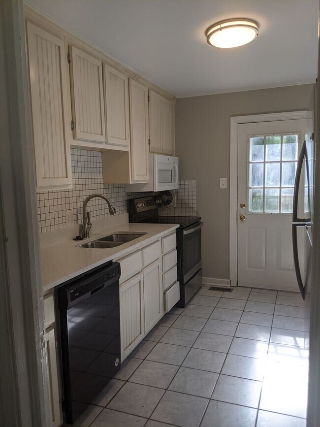 Foto del edificio - Charming 3-Bedroom Home in the Heart of th...