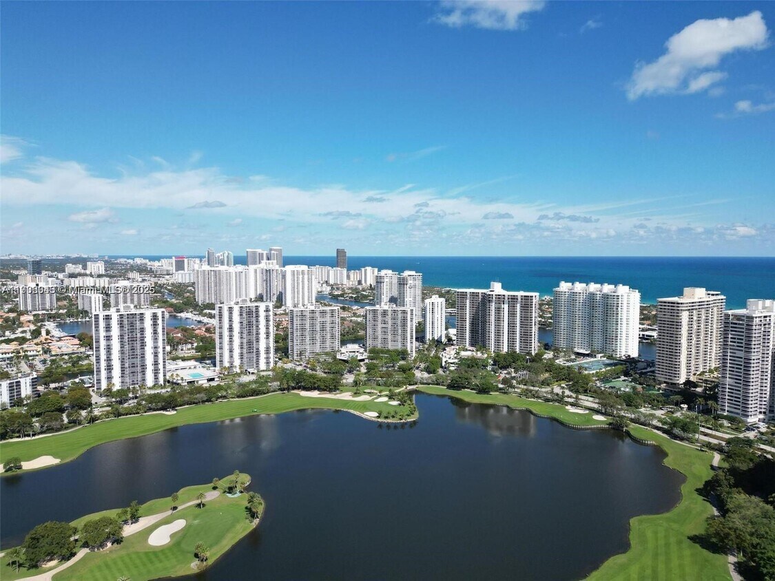 Foto principal - 3675 N Country Club Dr