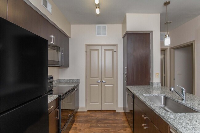 Building Photo - 2930 Plum Creek Ln