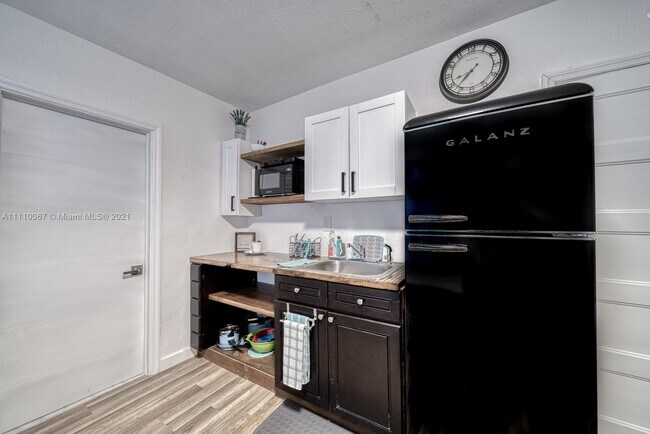 Foto del edificio - 10011 SW 43rd St
