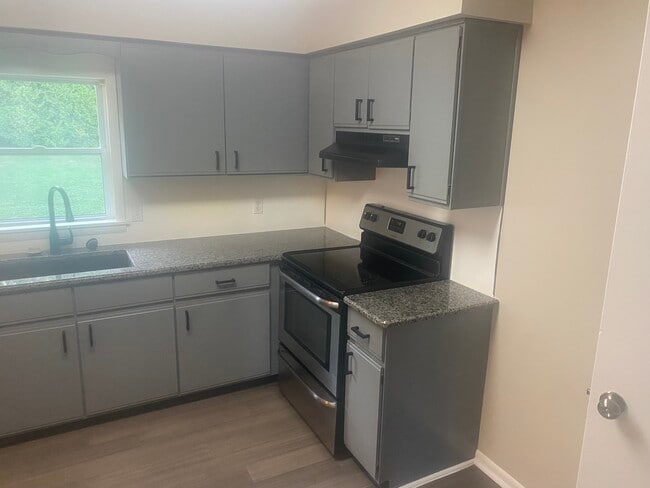 Eat in kitchen - 16 Pine Dr
