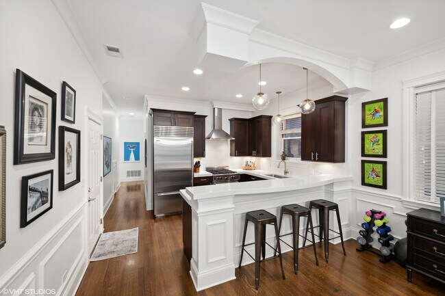 Foto del edificio - 2715 N Kenmore Ave