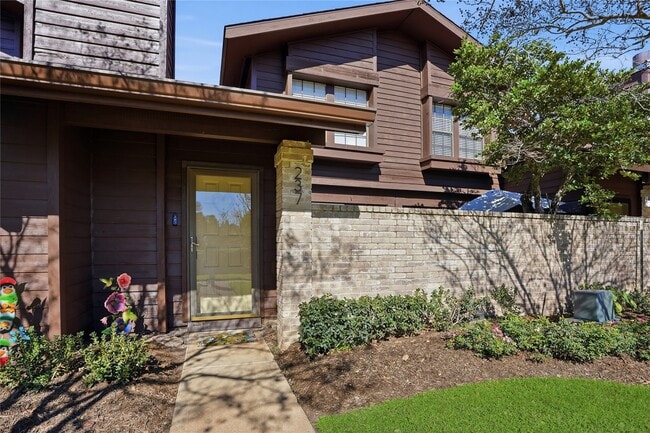 Building Photo - 2611 Grants Lake Blvd