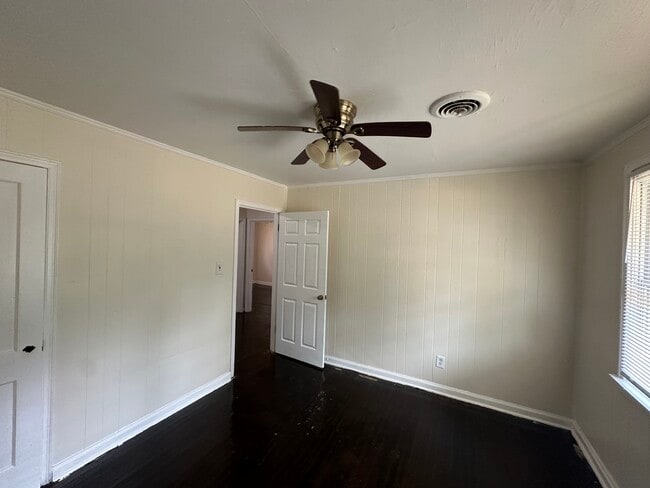 Building Photo - 454 E Norwood Ave