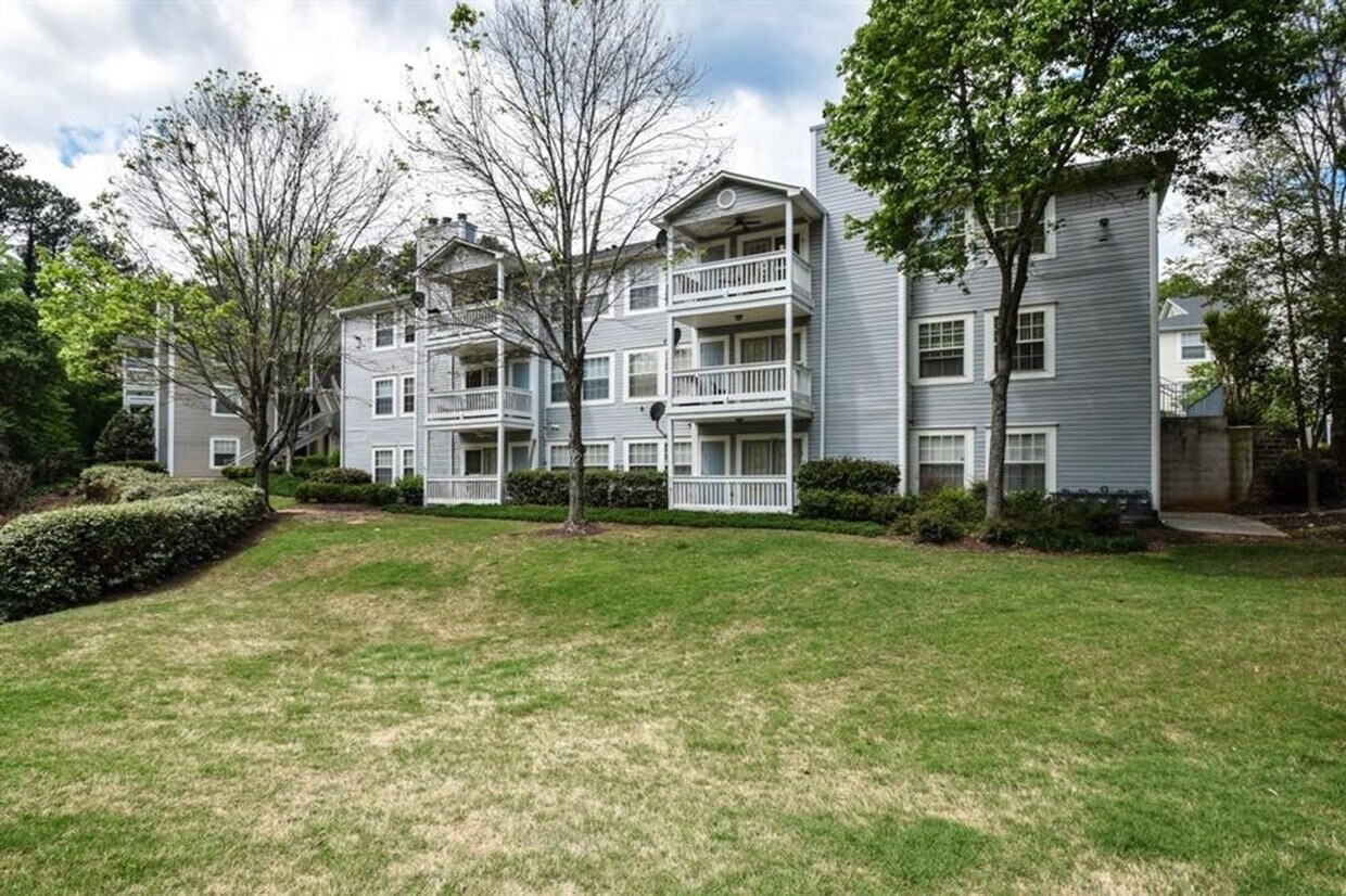 Primary Photo - Charming 2 Bedroom / 2 Bathroom in Desirab...