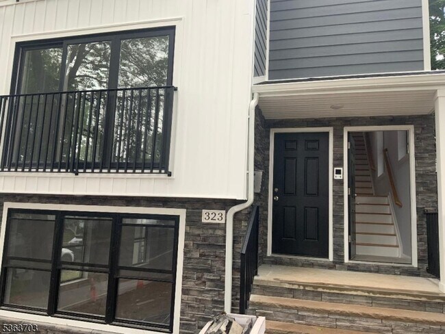 Foto del edificio - 323 Montclair Ave