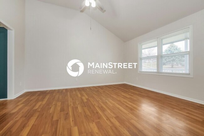 Building Photo - 3 Bedroom Pet-Friendly Home in KANSAS CITY, MO with Main Street Renewal