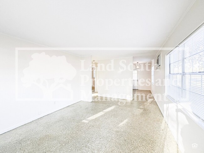 Building Photo - 5852 Olender Dr