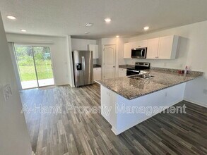 Building Photo - 166 Maple Dr