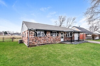 Building Photo - 204 W Boitnott Dr