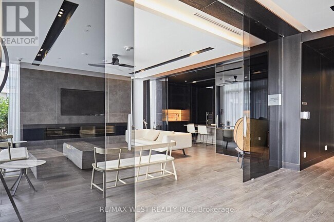 Photo du bâtiment - 1255 Bayly St