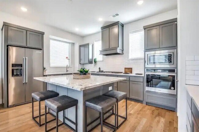 Foto del edificio - 4427 Viburnum Dr