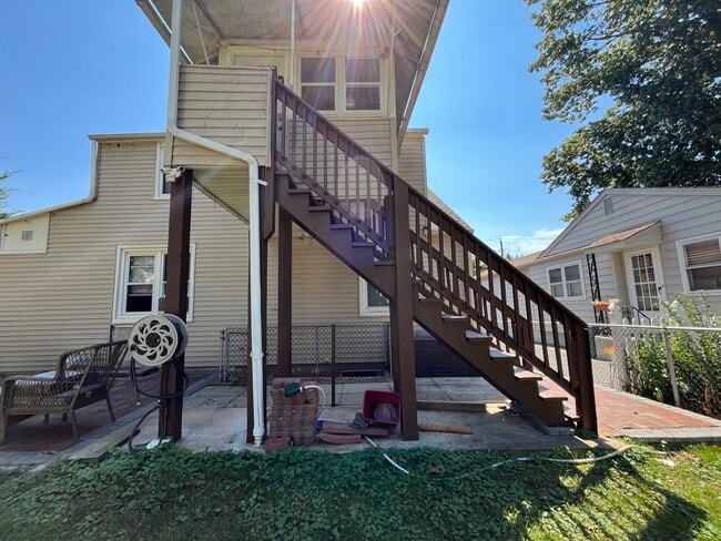 Building Photo - 1417 W High St