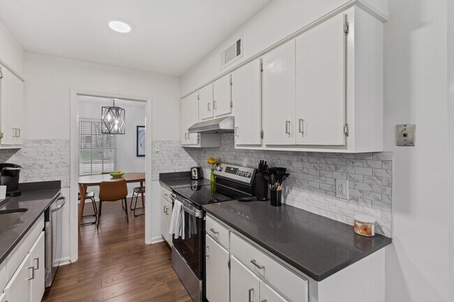 Foto del edificio - 6864 Aspenhill Dr