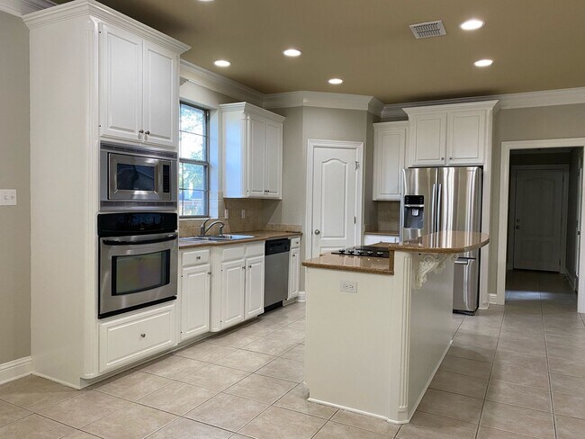 Building Photo - Exceptional Home In Forest Hill's in Haugh...